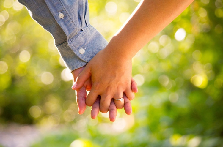 Husband and wife holding hands - Can you be married again after a divorce?