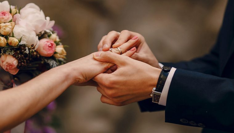 a picture of exchanging of rings